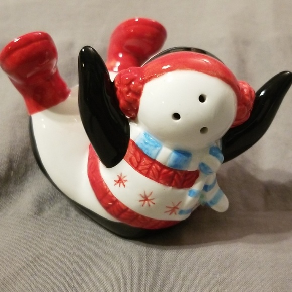 Cute smiling penguin salt and pepper shaker - Picture 4 of 8
